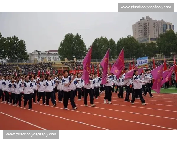 甘肃省第六届中学生运动会田径比赛激情开赛 陇原少年雨中角逐青春速度与力量